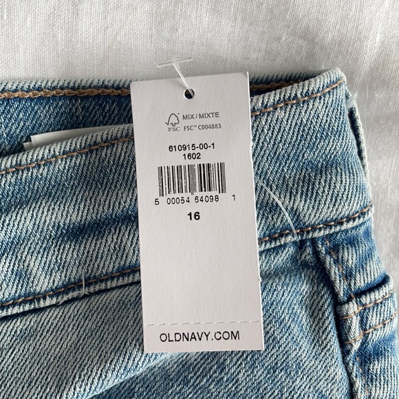 Old Navy High-Waisted Straight Raw-Hem Jeans - Picture 3 of 3